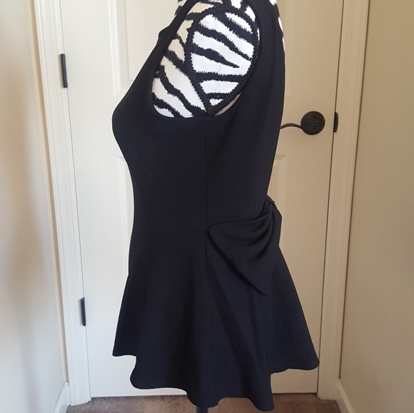 Soprano Black Sleeveless Open Back Bow Detail - Picture 3 of 5